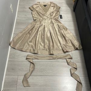 🥂Beautiful Champagne Pleated Dress in size 12🥂